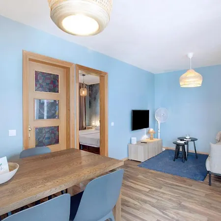 Blue Ocean Apartment *